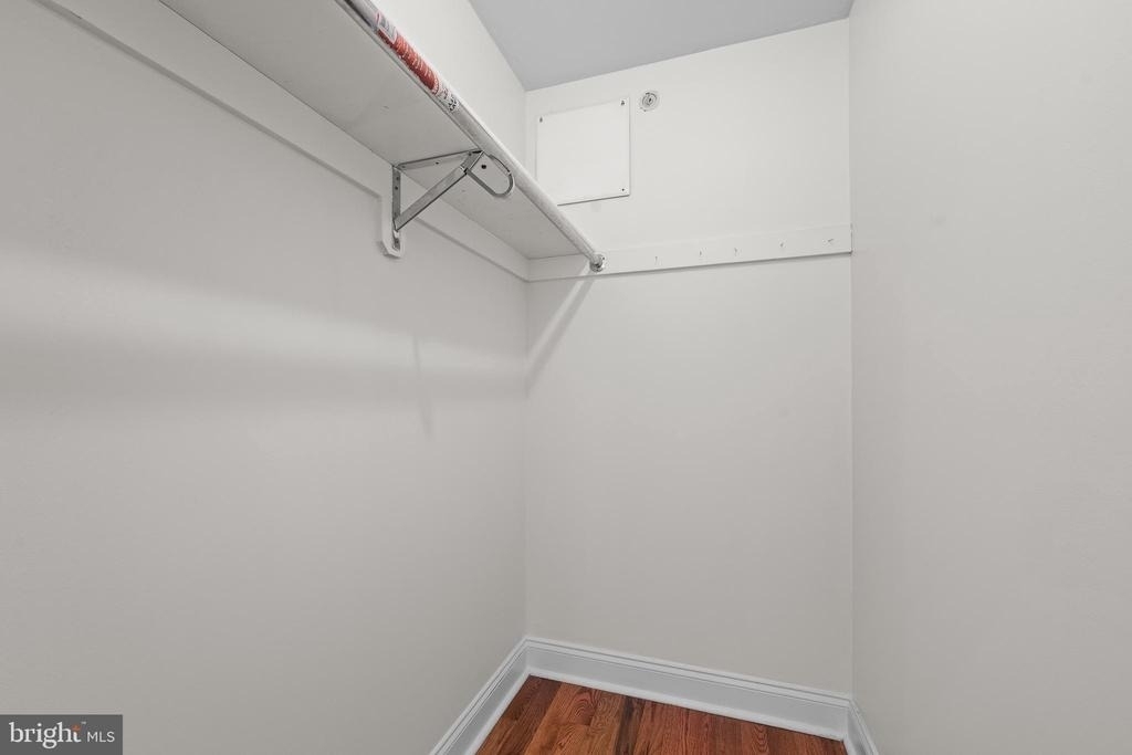 711 Windsor Street - Photo 9
