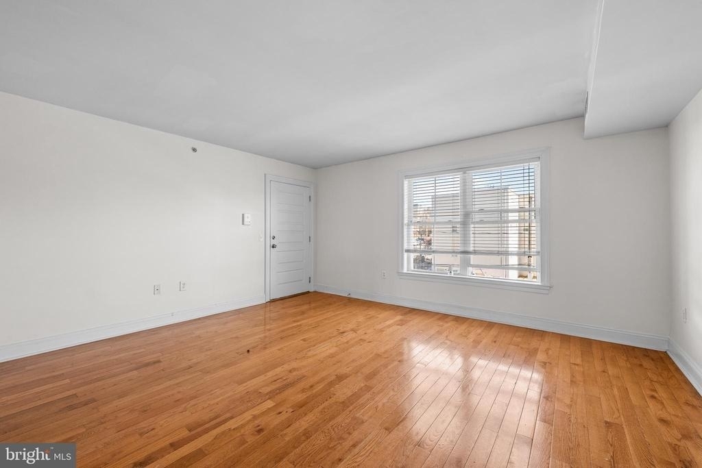 711 Windsor Street - Photo 4