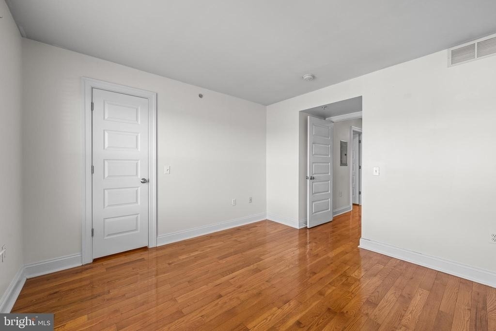 711 Windsor Street - Photo 11