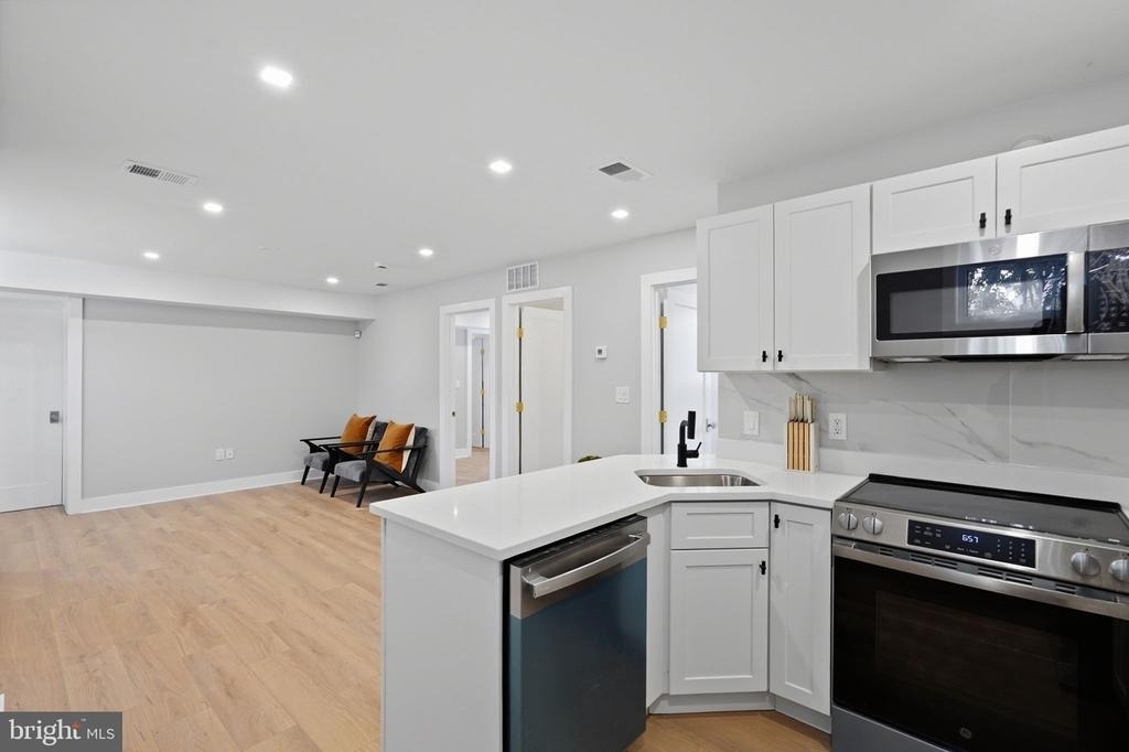 1301 Somerset Place Nw - Photo 2