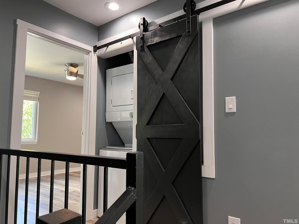 220 Elizabeth Street - Photo 17