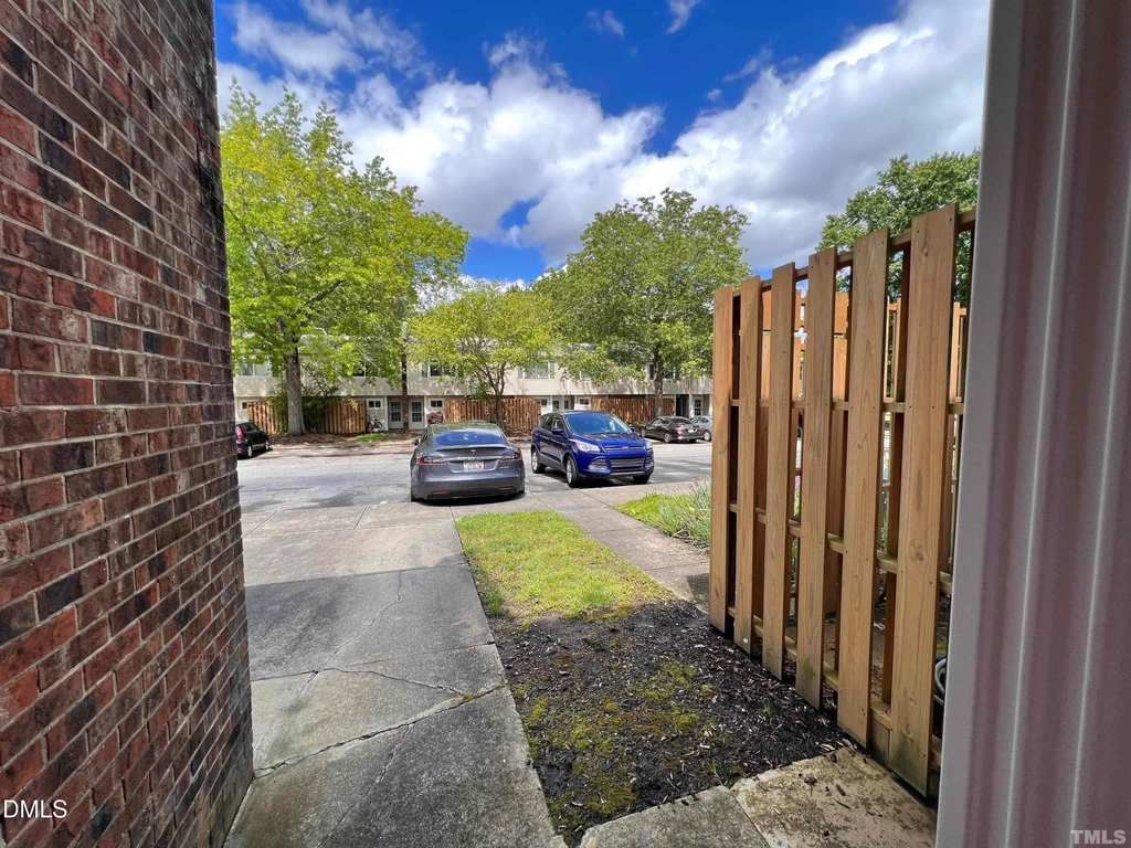 220 Elizabeth Street - Photo 54