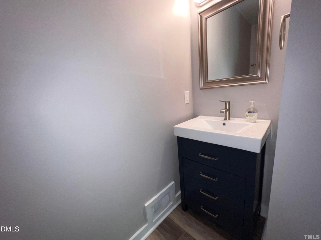 220 Elizabeth Street - Photo 71
