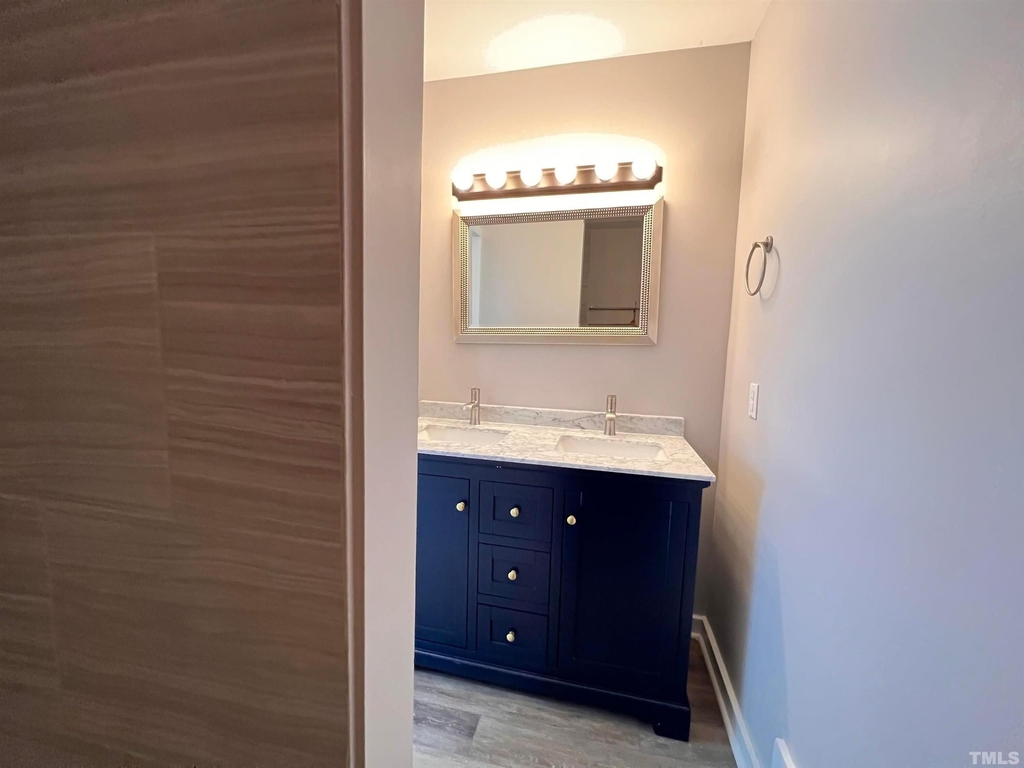 220 Elizabeth Street - Photo 40