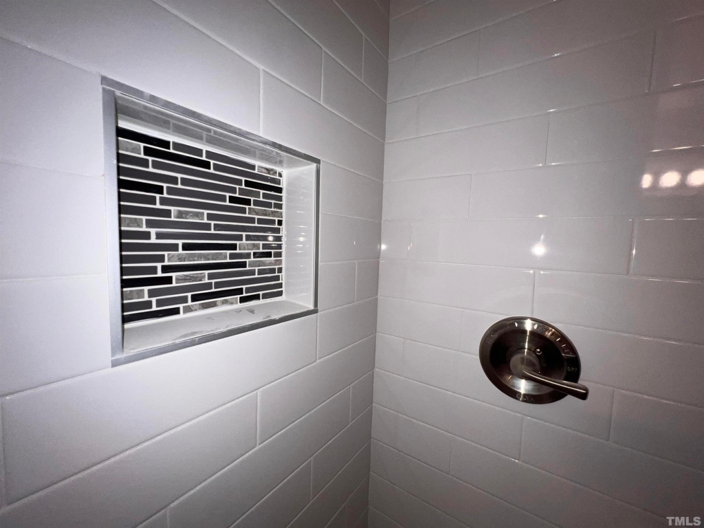 220 Elizabeth Street - Photo 24
