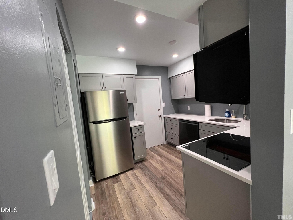 220 Elizabeth Street - Photo 61