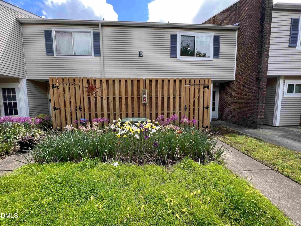 220 Elizabeth Street - Photo 51