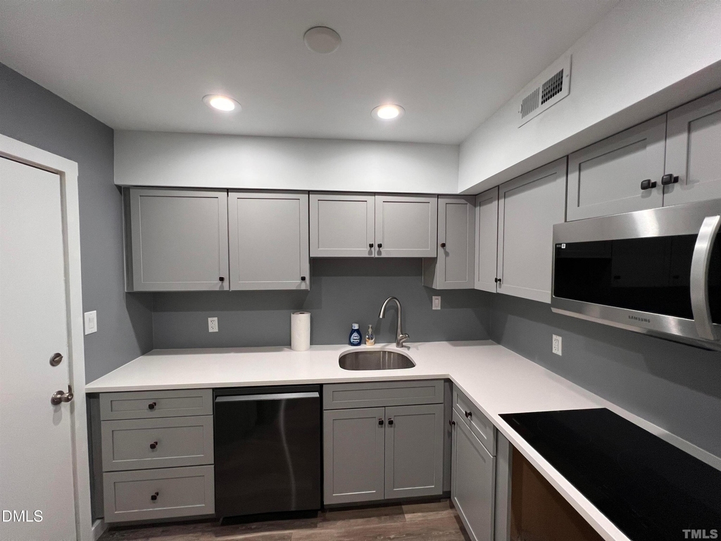 220 Elizabeth Street - Photo 63