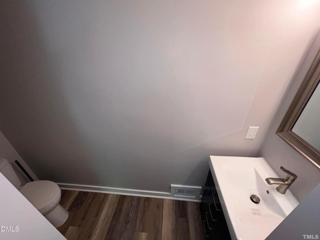 220 Elizabeth Street - Photo 72