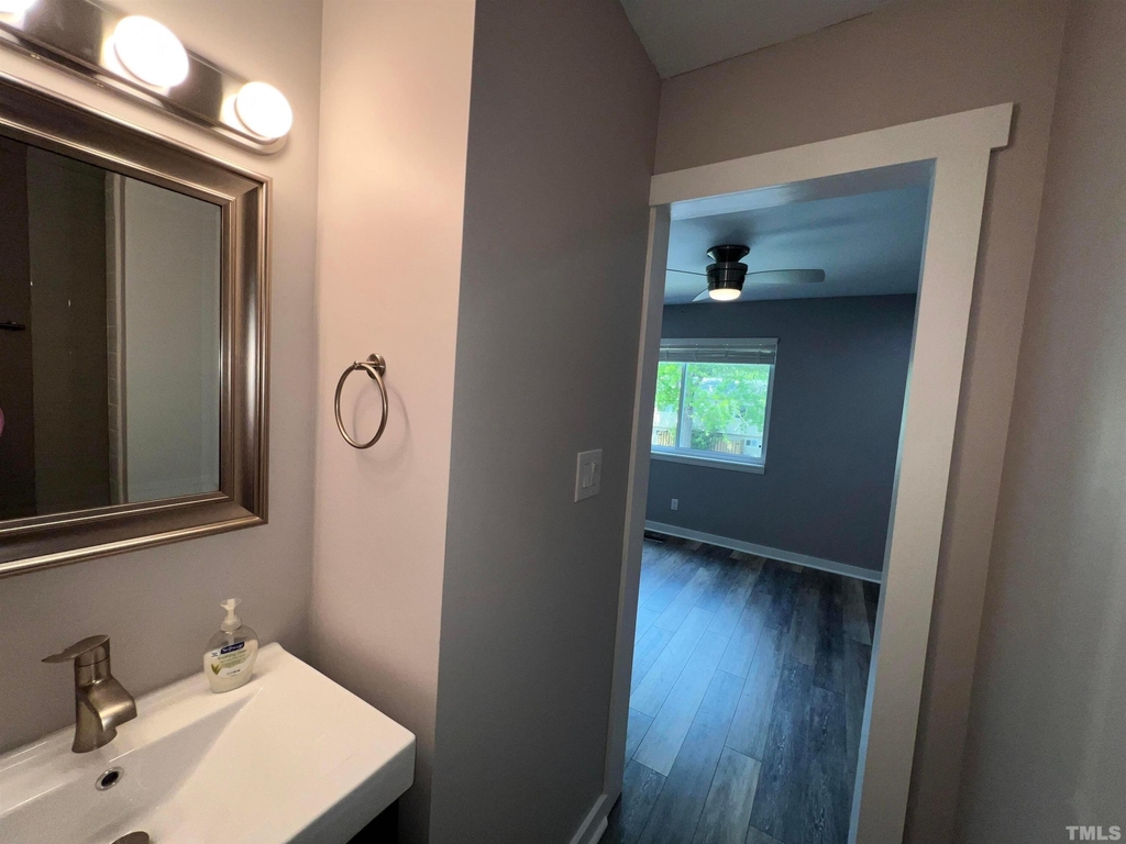 220 Elizabeth Street - Photo 25