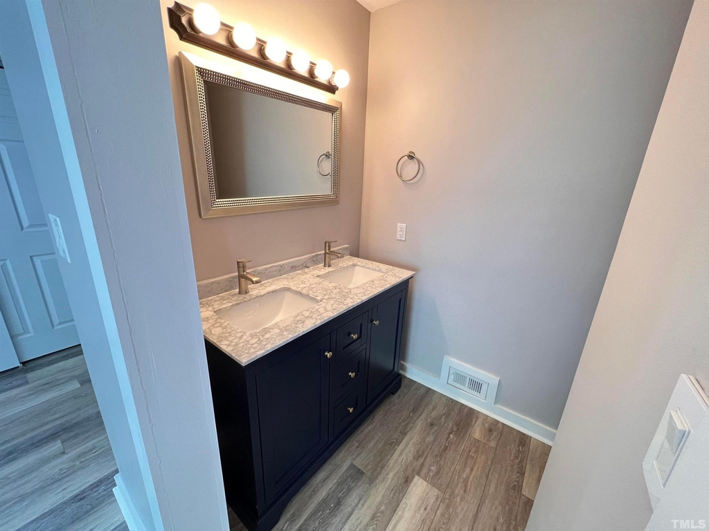 220 Elizabeth Street - Photo 34