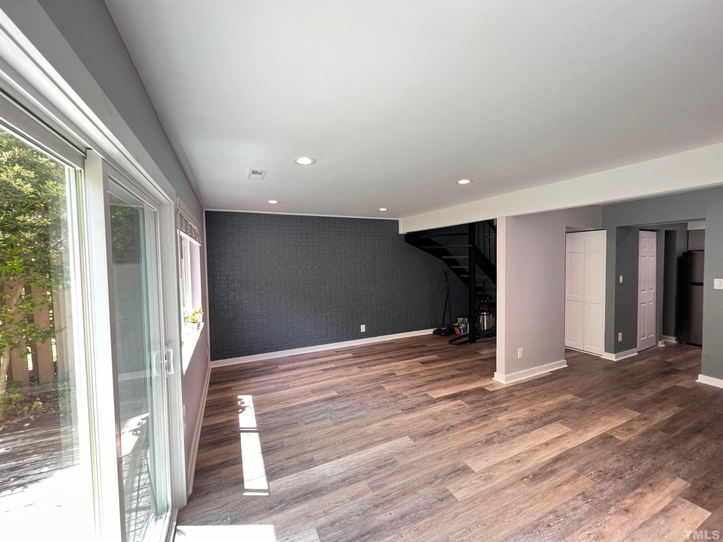 220 Elizabeth Street - Photo 9