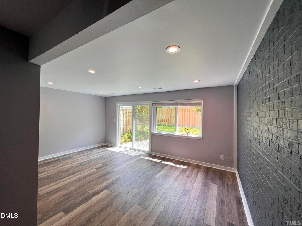 220 Elizabeth Street - Photo 58