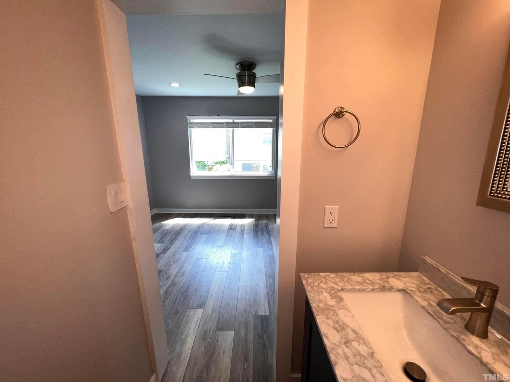 220 Elizabeth Street - Photo 41