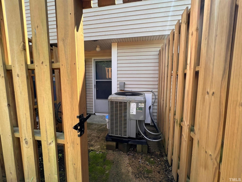 220 Elizabeth Street - Photo 47