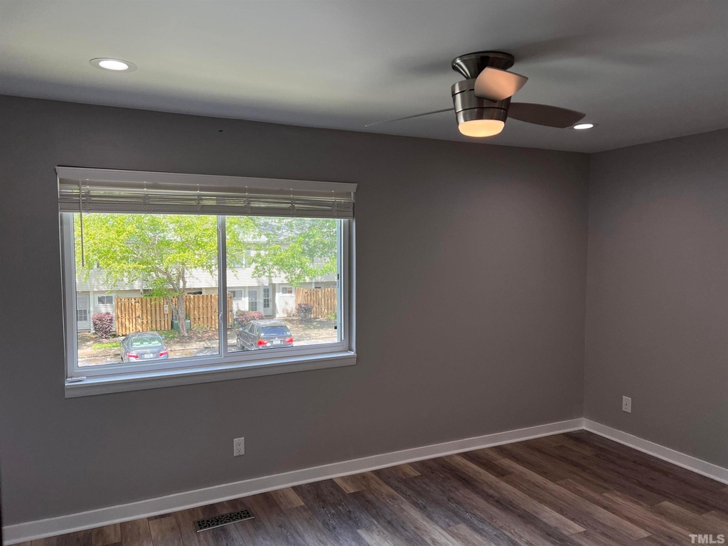 220 Elizabeth Street - Photo 18
