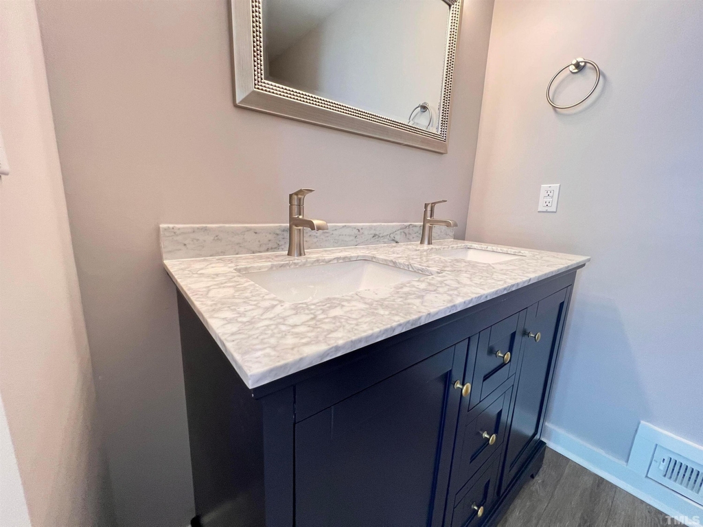 220 Elizabeth Street - Photo 35