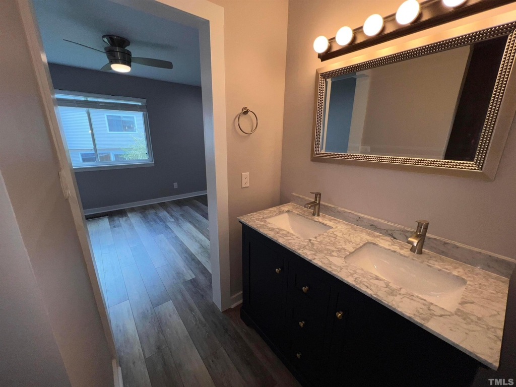 220 Elizabeth Street - Photo 39