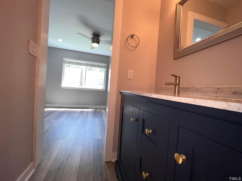 220 Elizabeth Street - Photo 42