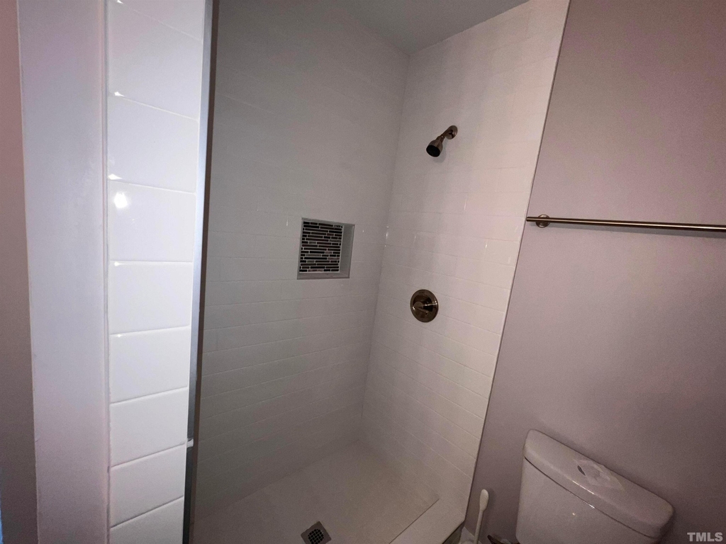 220 Elizabeth Street - Photo 23