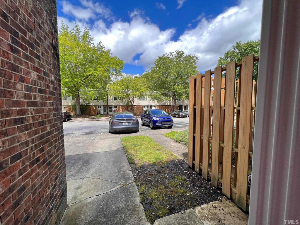 220 Elizabeth Street - Photo 4