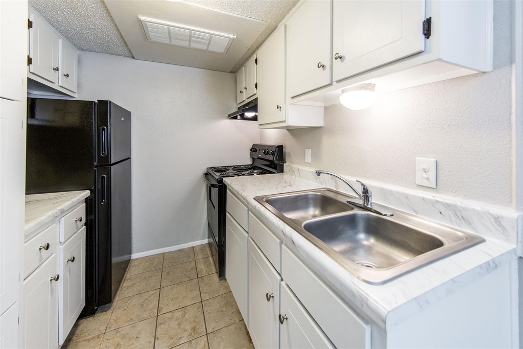 108 W 45th - Photo 4