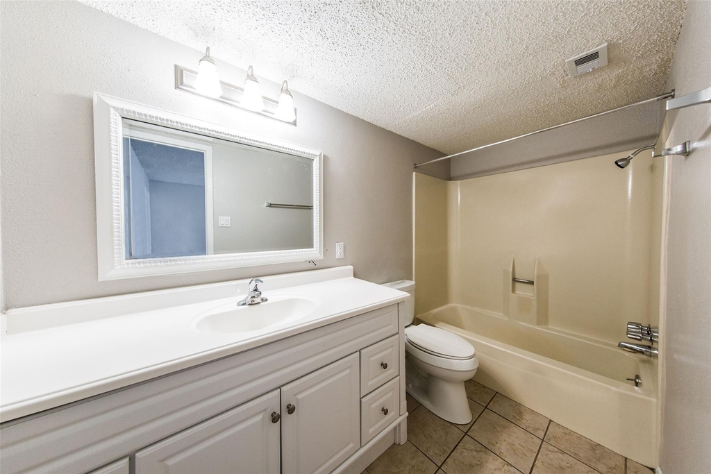 108 W 45th - Photo 5