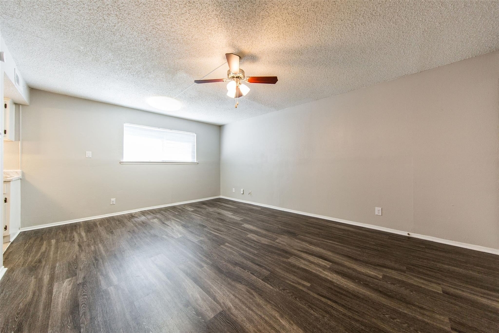 108 W 45th - Photo 3