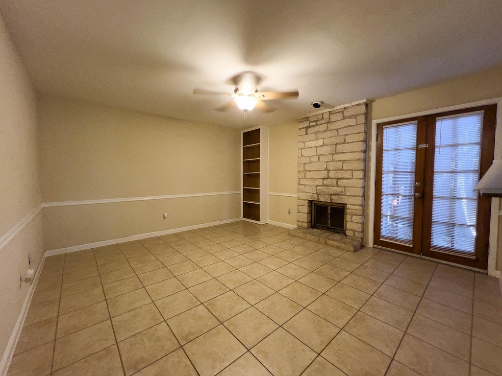 3506 Speedway St - Photo 2