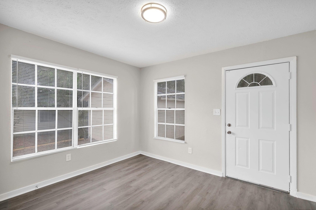 6418 Sapphire Drive - Photo 8