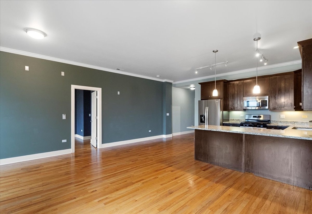 207 E 31st Street - Photo 2