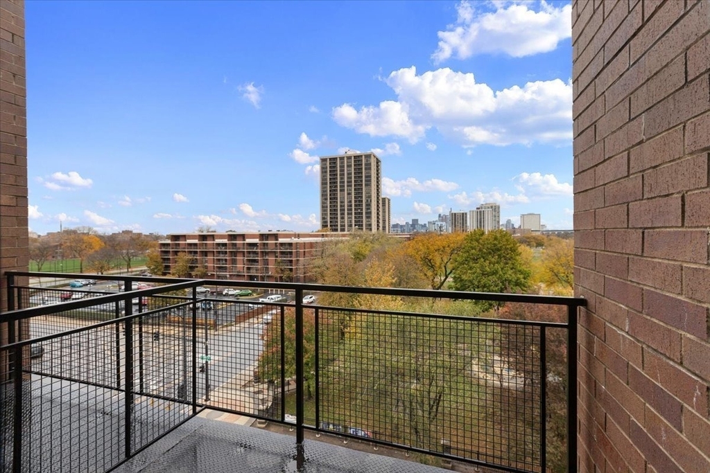 207 E 31st Street - Photo 9