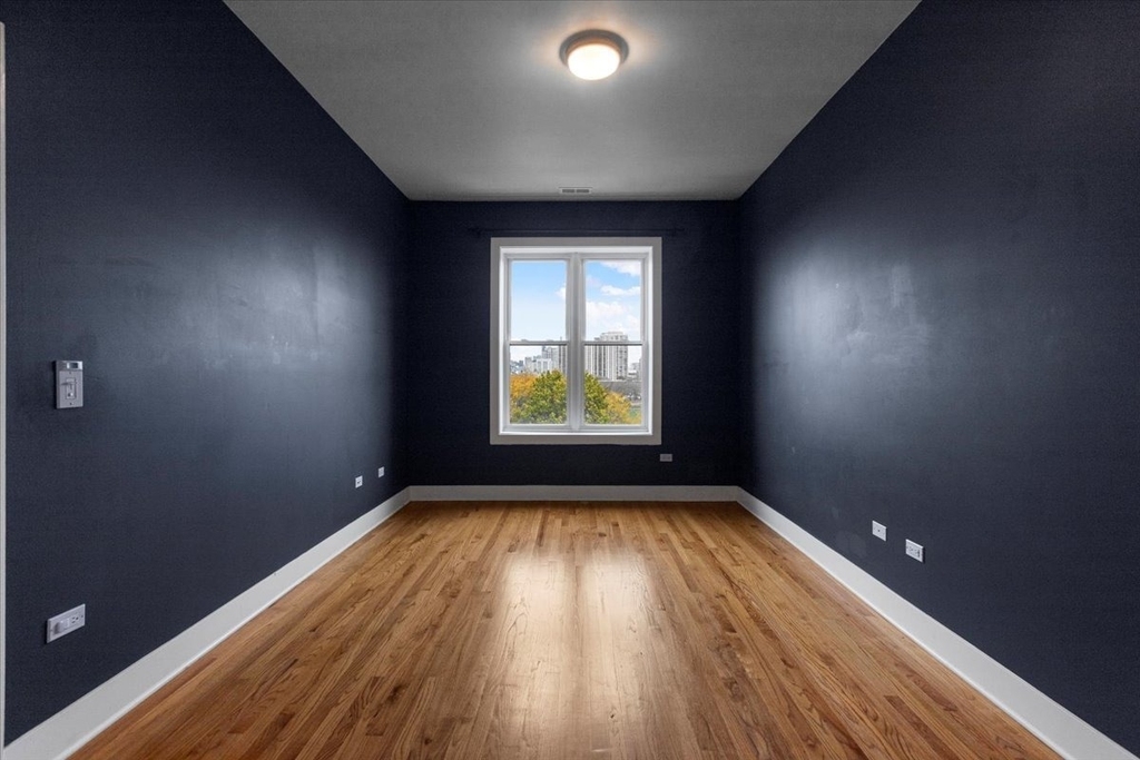 207 E 31st Street - Photo 4