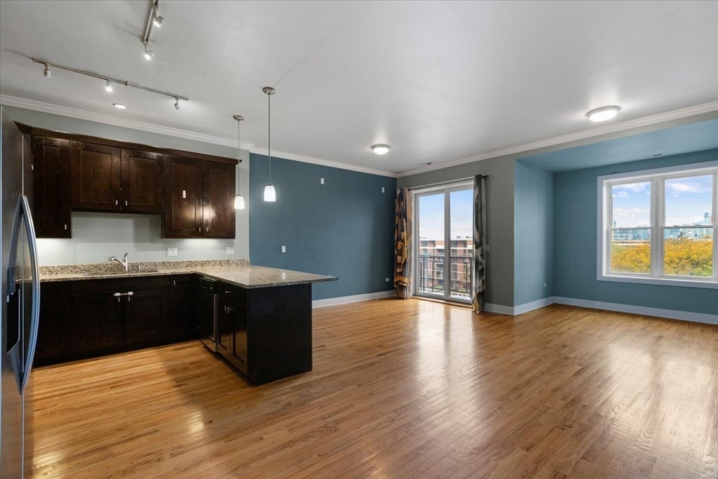 207 E 31st Street - Photo 3
