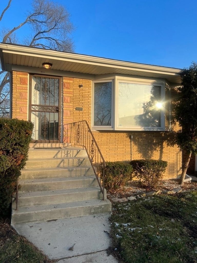 9241 S Emerald Avenue - Photo 1