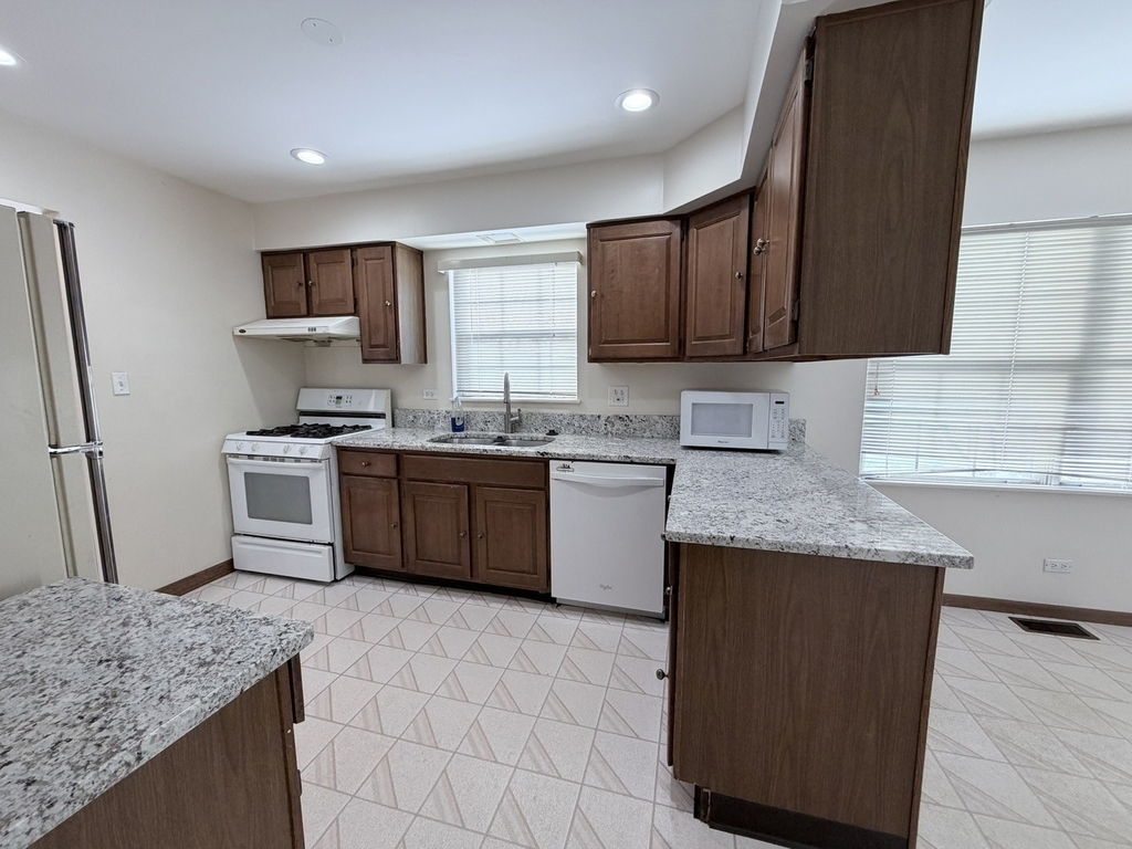 1817 Altoona Court - Photo 3