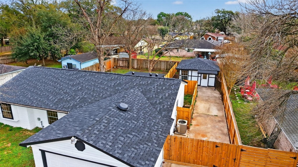 1307 Saddle Rock Drive - Photo 3