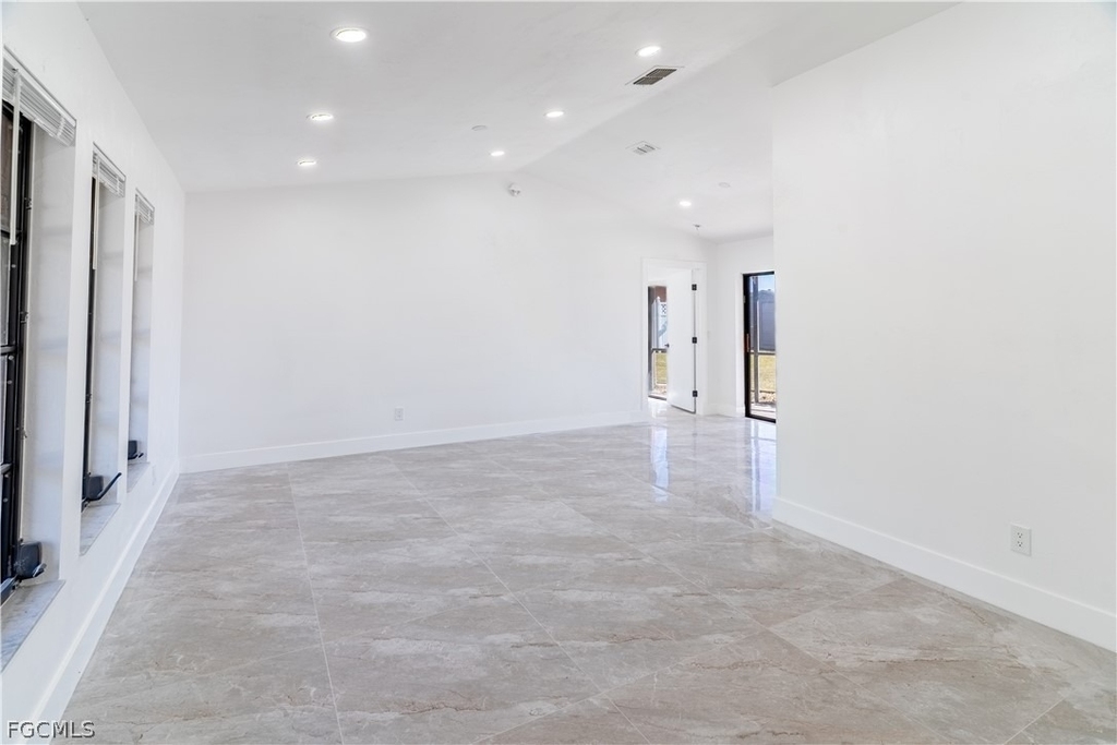 720 Chavers Street - Photo 7