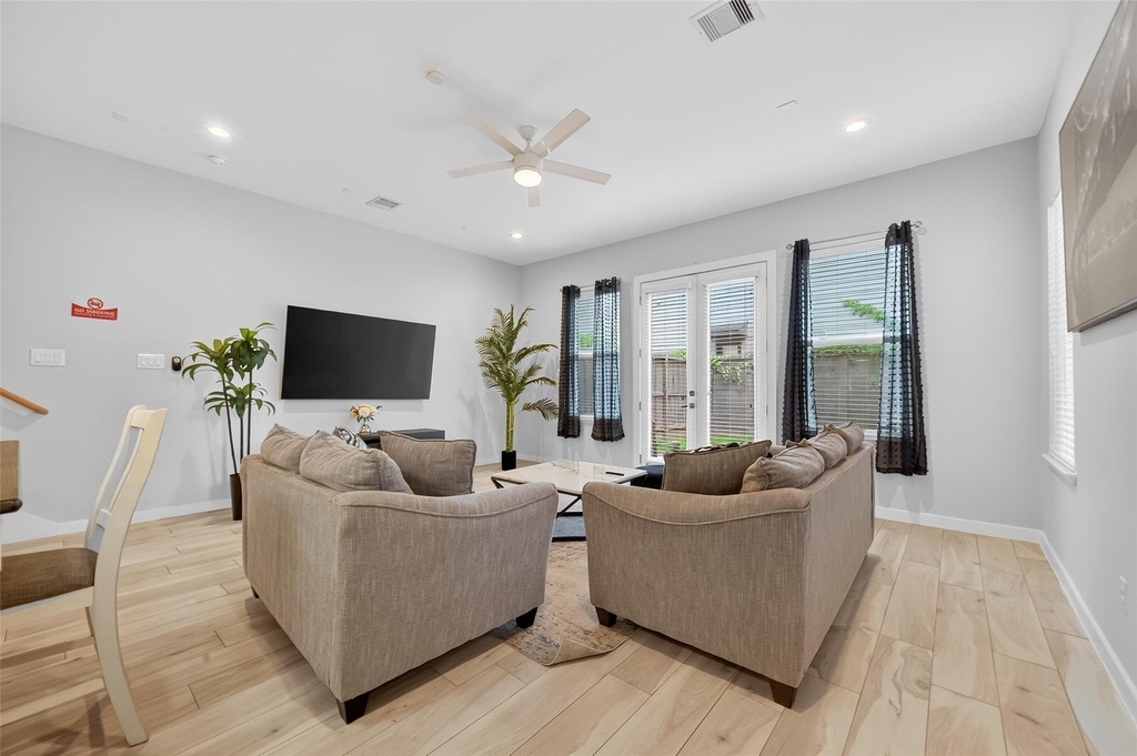 2617 Live Oak Street - Photo 3