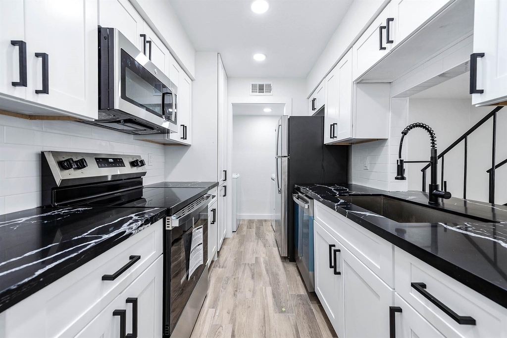 5532 Beverly Hill Street - Photo 1