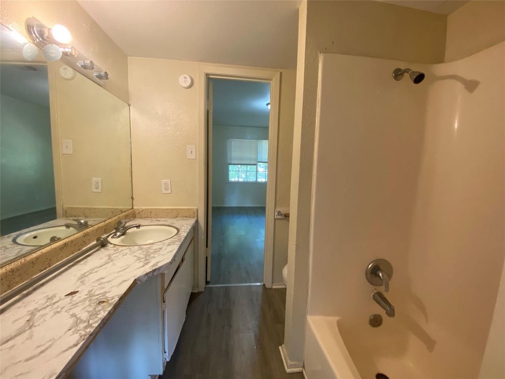 208 Kelly Street - Photo 12