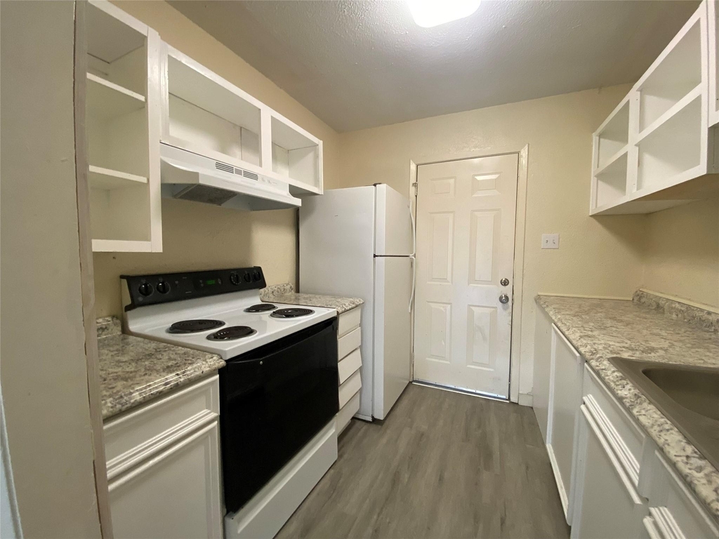 208 Kelly Street - Photo 11
