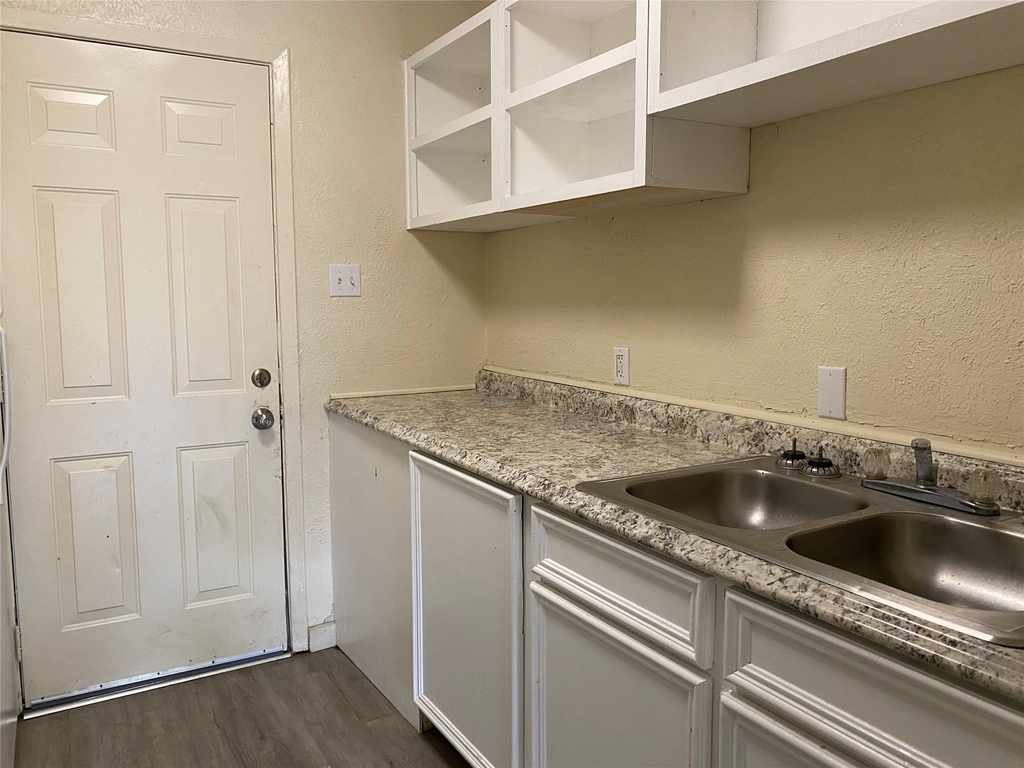 208 Kelly Street - Photo 9