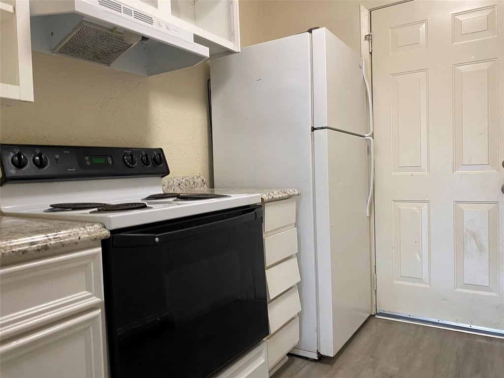208 Kelly Street - Photo 10