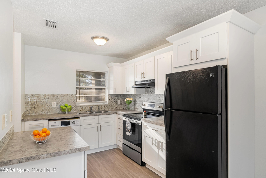 1727 Avocado Avenue - Photo 4
