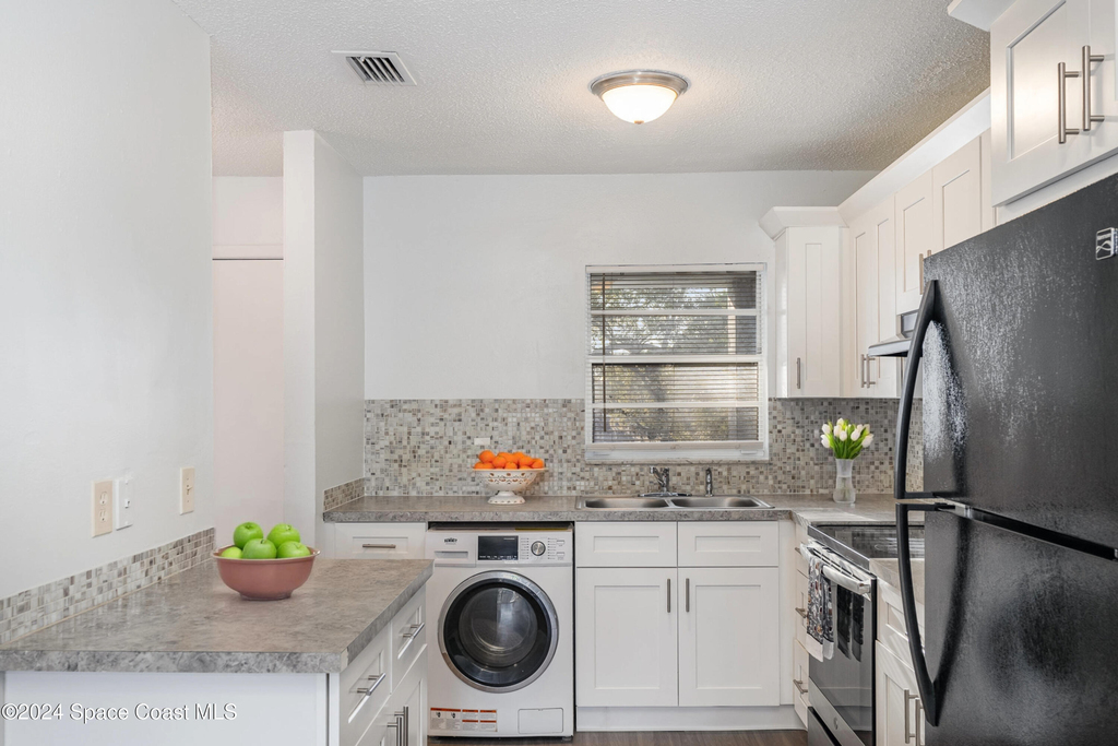 1727 Avocado Avenue - Photo 3