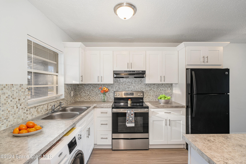 1727 Avocado Avenue - Photo 2