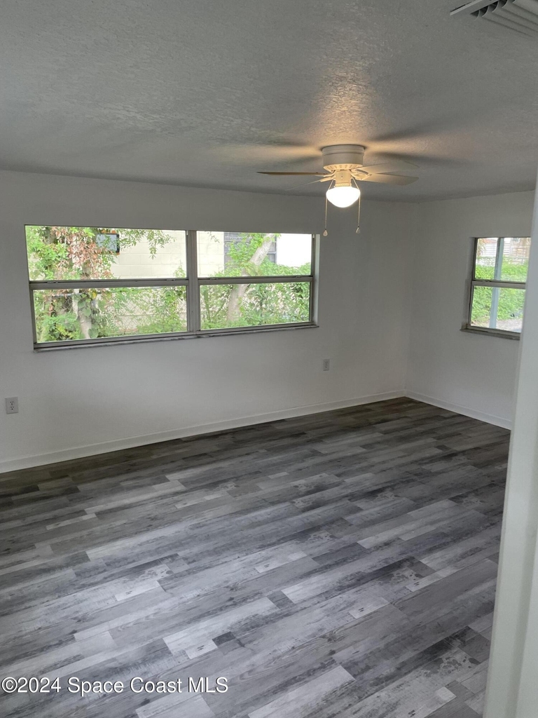 2659 Burns Avenue - Photo 5