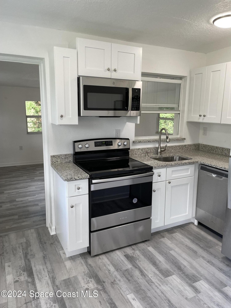 2659 Burns Avenue - Photo 2