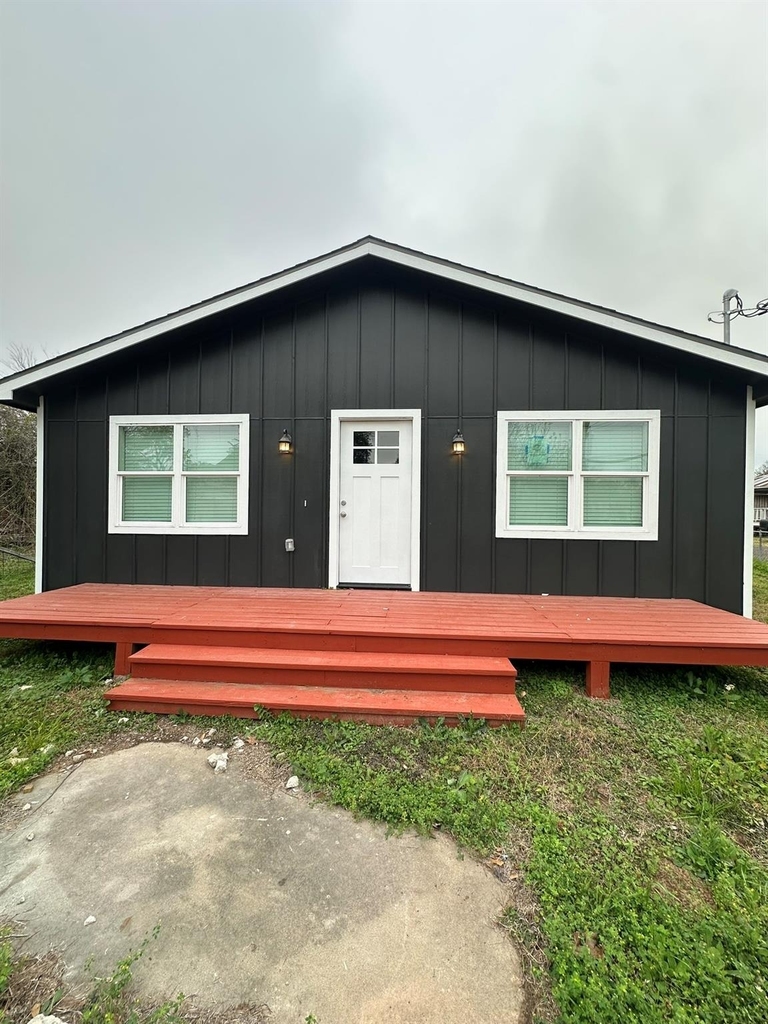 8223 Wallis Street - Photo 0